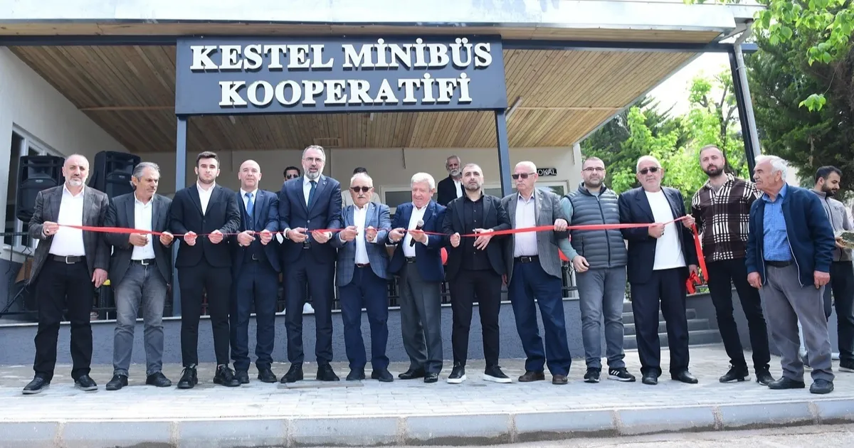 Bursa Kestel’de Minibüs Kooperatifi’nin yeri yenilendi