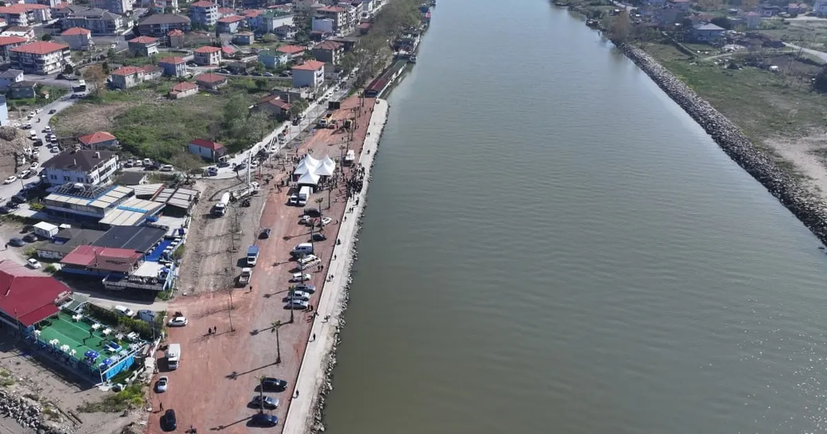 Sakarya’da nehrin denizle buluştuğu noktada çalışmalar tam gaz