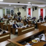 baskan-kinaydan-emek-ve-halk-vurgusu-E6EdElVI.webp