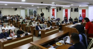 baskan-kinaydan-emek-ve-halk-vurgusu-E6EdElVI.webp