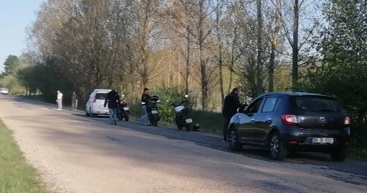 Bilecik Pazaryeri’nde motosiklet otomobile arkadan çarptı!