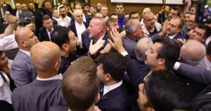 bursa-buyuksehir-meclisinde-gerginlik-baskan-bozbeyden-saldiriya-kinama-eTsp97wg.webp