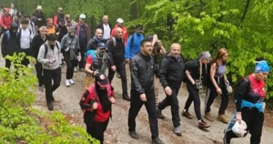bursa-inegolde-19-mayis-doga-yuruyusu-ile-basladi-5hRqsgbM.webp