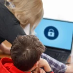 cocuklari-dijital-dunyanin-risklerinden-koruyacagiz-snFZTxEN.webp