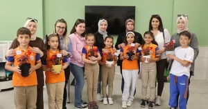 konyada-cocuklar-cicekleri-annelerine-hediye-etti-MqziguE7.webp