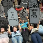 manhattanda-milyarder-galasina-protesto-soku-ZxeepjLX.webp