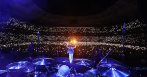 mor-ve-otesinden-izmirde-dev-konser-dunya-capinda-bir-stadyum-konseri-B7puFCML.webp