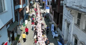 mudanyada-annelere-ozel-sevgi-sofrasi-943Ed8Ka.webp